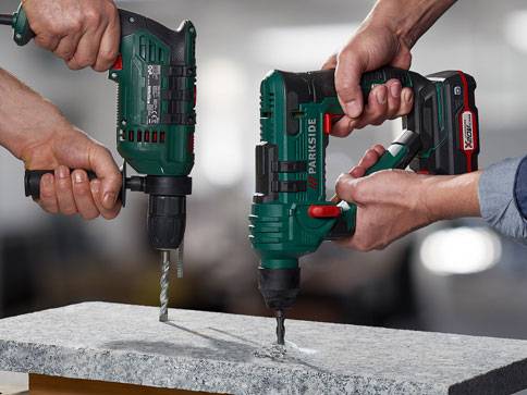 Parkside und X-Bosch Akkubohrmaschinen im Steinbetrieb.