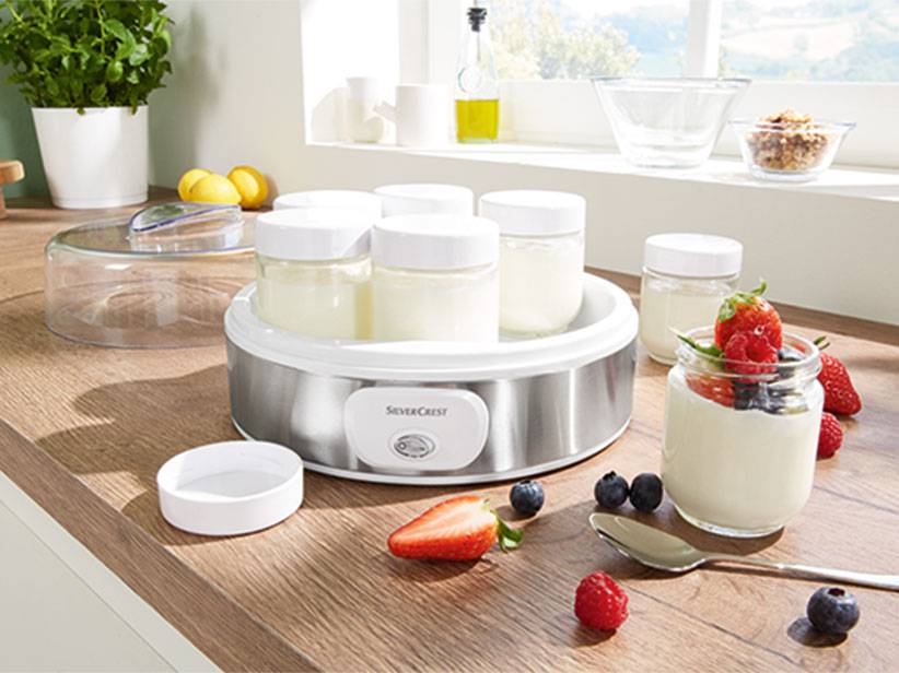 Severin Joghurtbereiter, Joghurtgläser und Beeren.