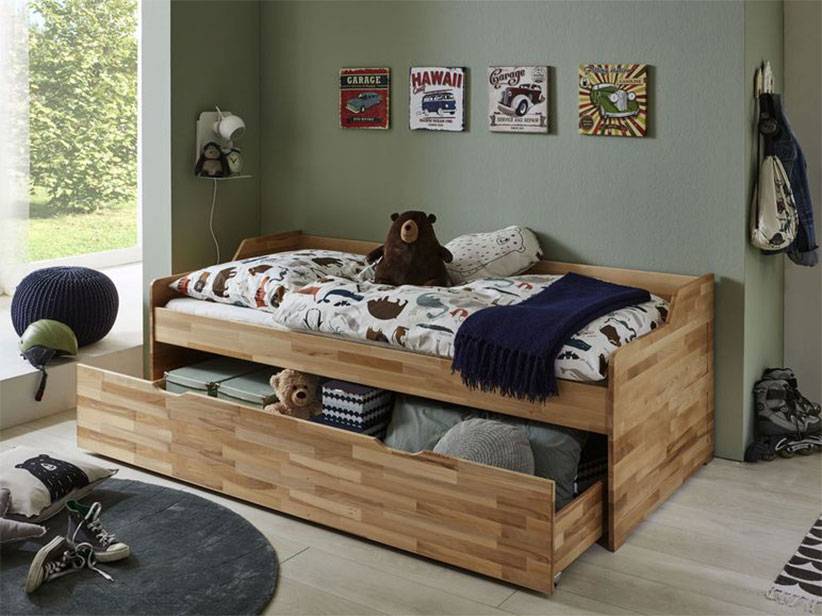 Kinderholzbett mit Schublade, Auto-Dekor.