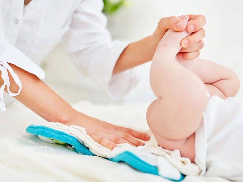 Babytücher und Babyfüße.