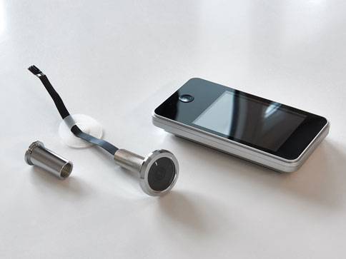 Türsprechanlage: Display, Kamera und Montageteil.