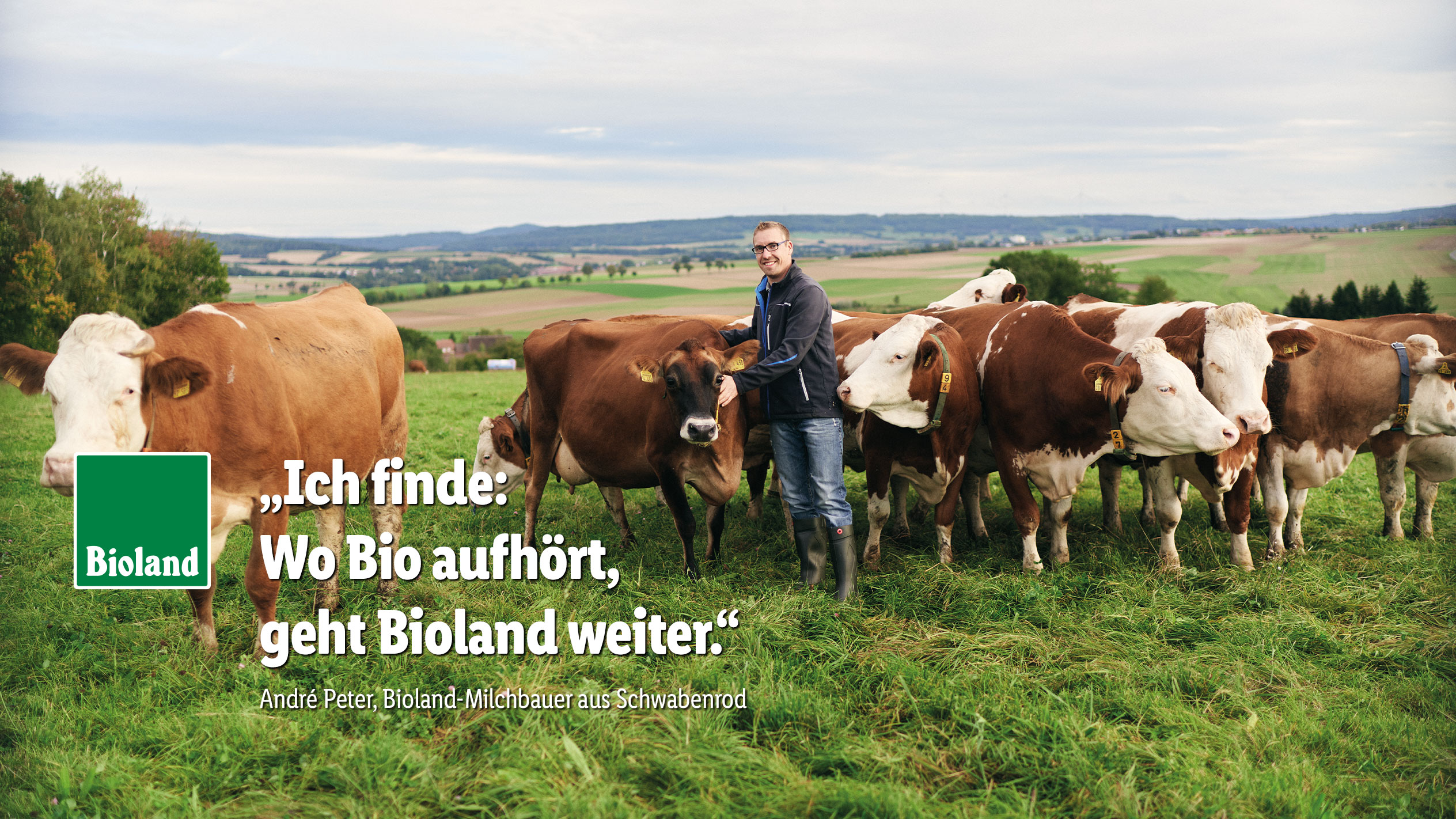 Bioland-Bauer André Peter mit seinen Kühen auf der Weide: „Ich finde: Wo Bio aufhört, geht Bioland weiter.“