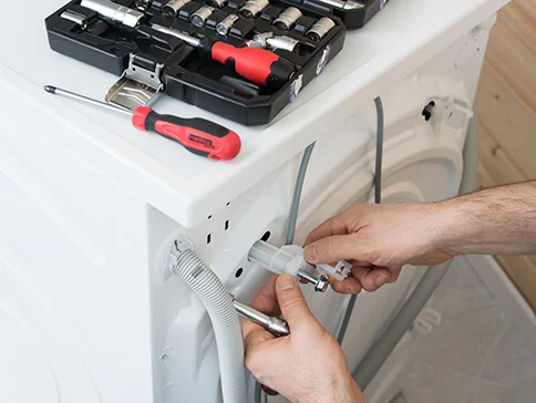 Waschmaschinenreparatur: Werkzeug, Ersatzteile und Montage.