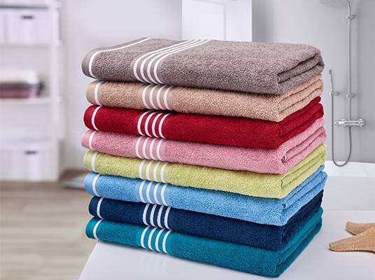 Badetücher im Streifen-Design.