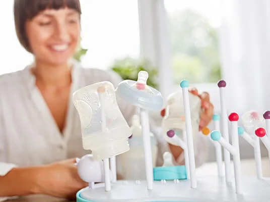 Flaschen- und Schnuller-Trockner für Babys.