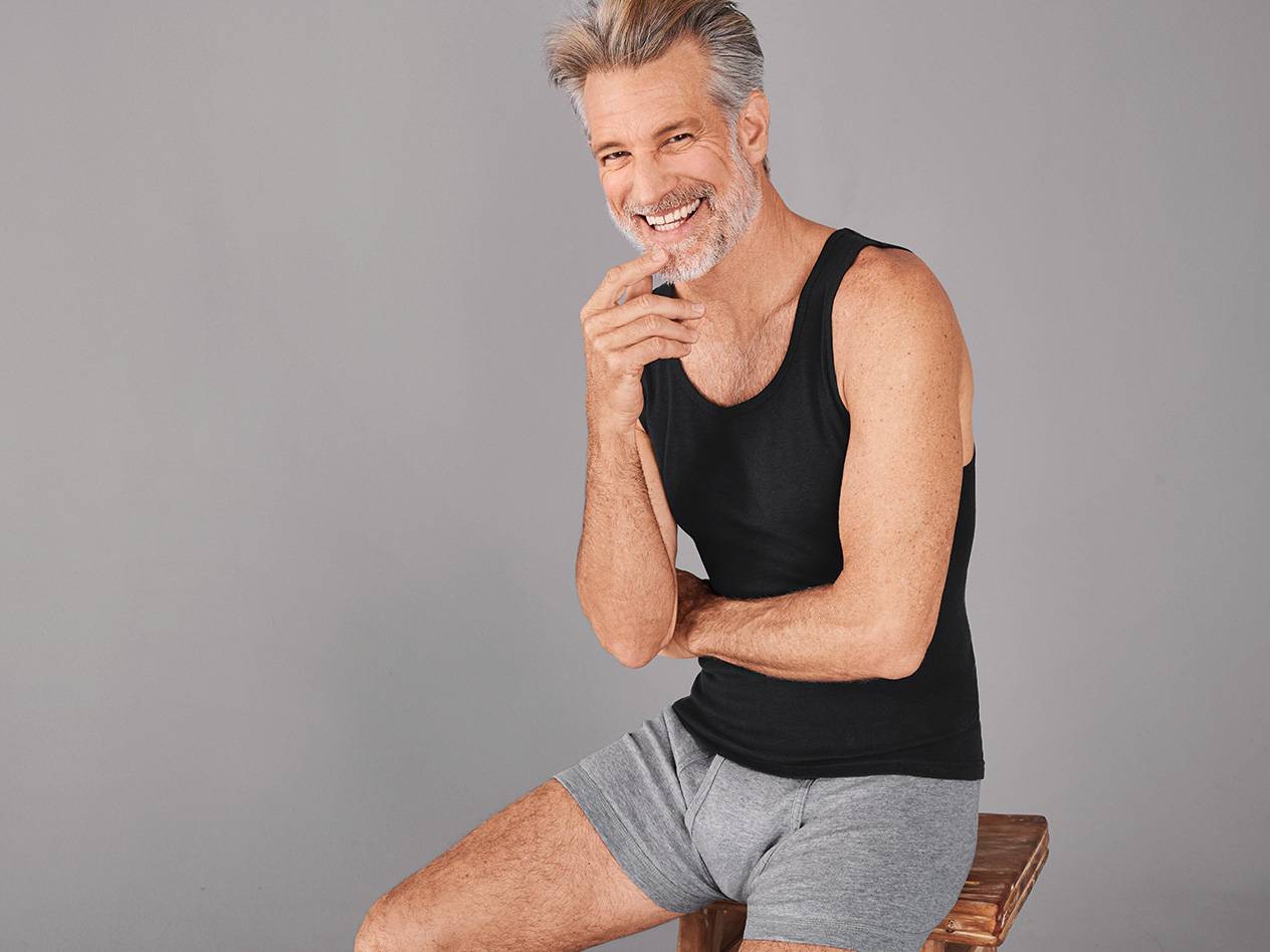 Herrenunterwäsche: Tanktops und Boxershorts.