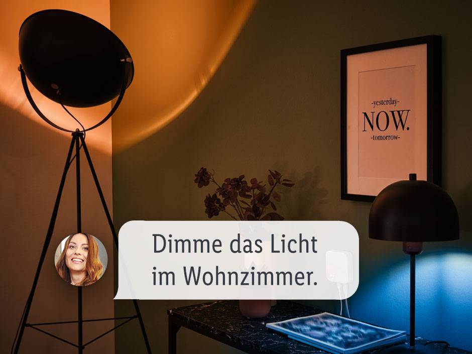 Moderne Tisch- und Stehleuchten mit dimmbarem Licht.