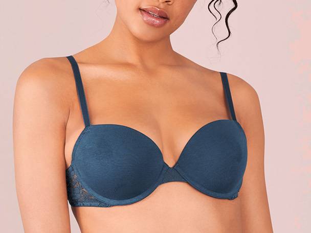 Dunkelblauer BH und Bralette.