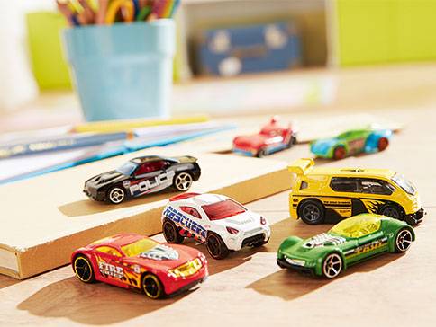 Hot Wheels Autos: Polizei-, Rettungs- und Rennwagen.