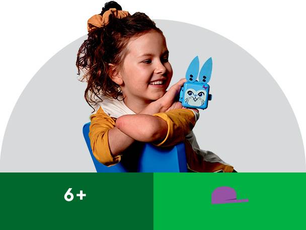 Lego Spielzeug und Mütze für ein Kind.