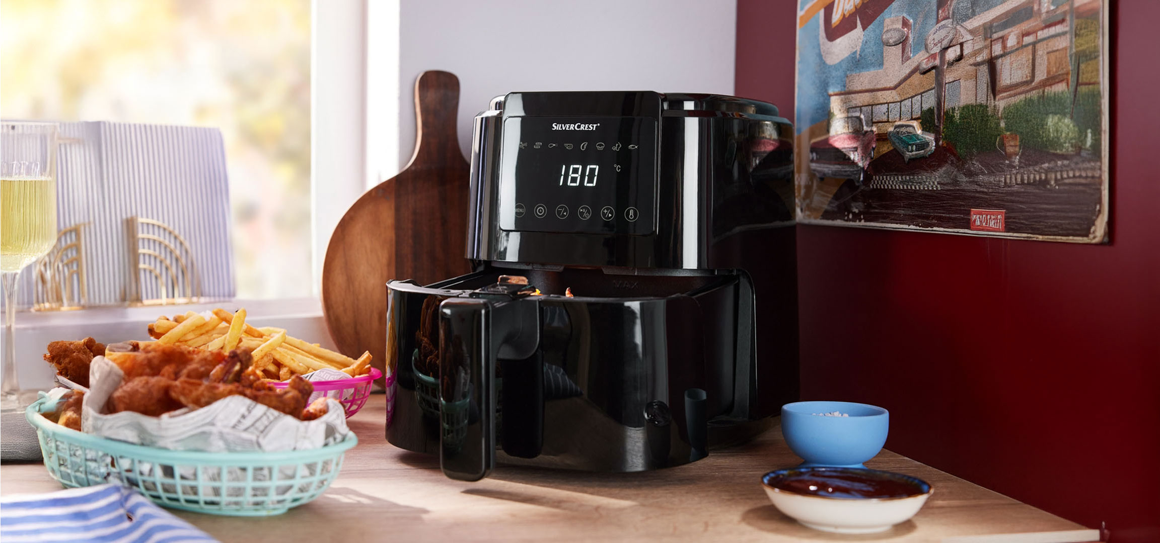 SilverCrest Heißluftfritteuse, Pommes frites und Hähnchen.
