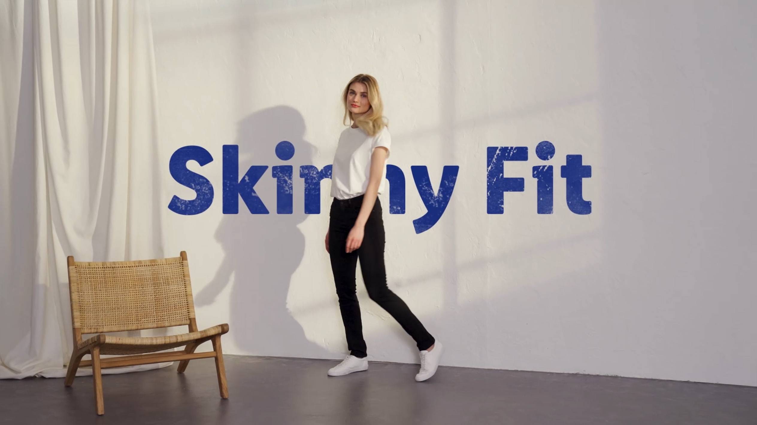 Skinny Jeans und T-Shirt: Casual-Mode.