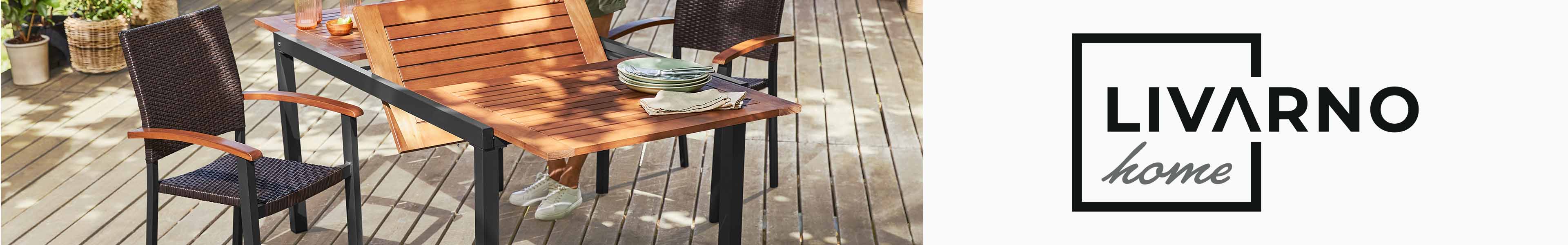 Livarno Home Garten Tisch und Stühle mit Holzplatte.