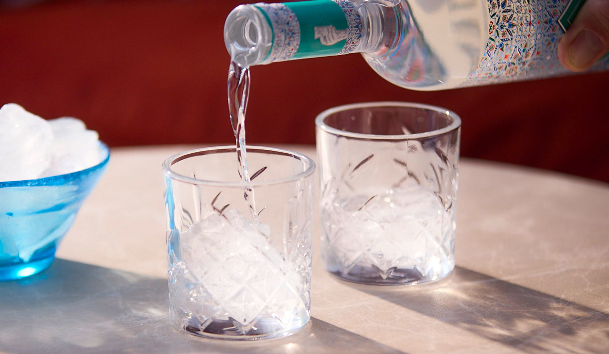 Raki in Gläsern mit Eis.