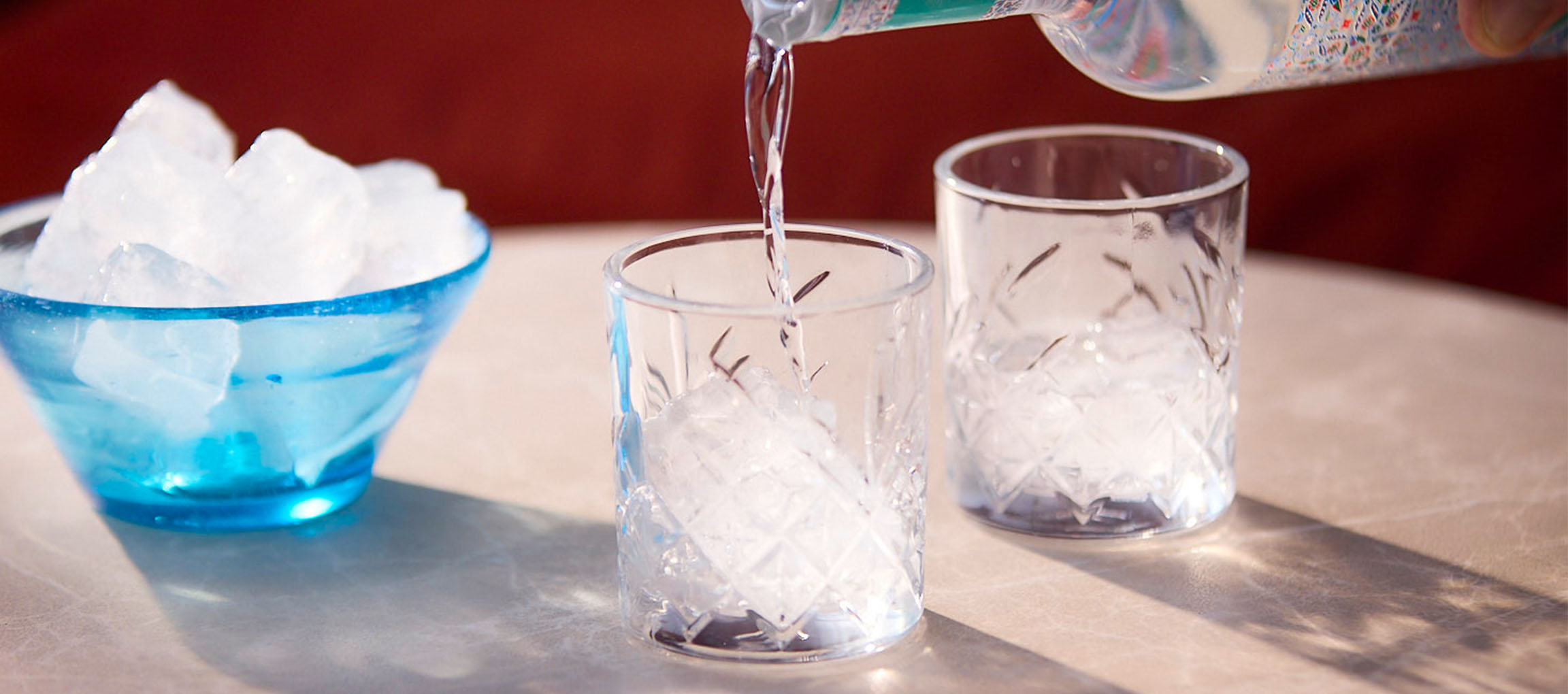 Wodka in Gläsern mit Eis.