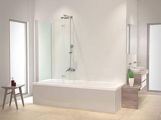 Badewanne und Duschabtrennung: moderne Badgestaltung.