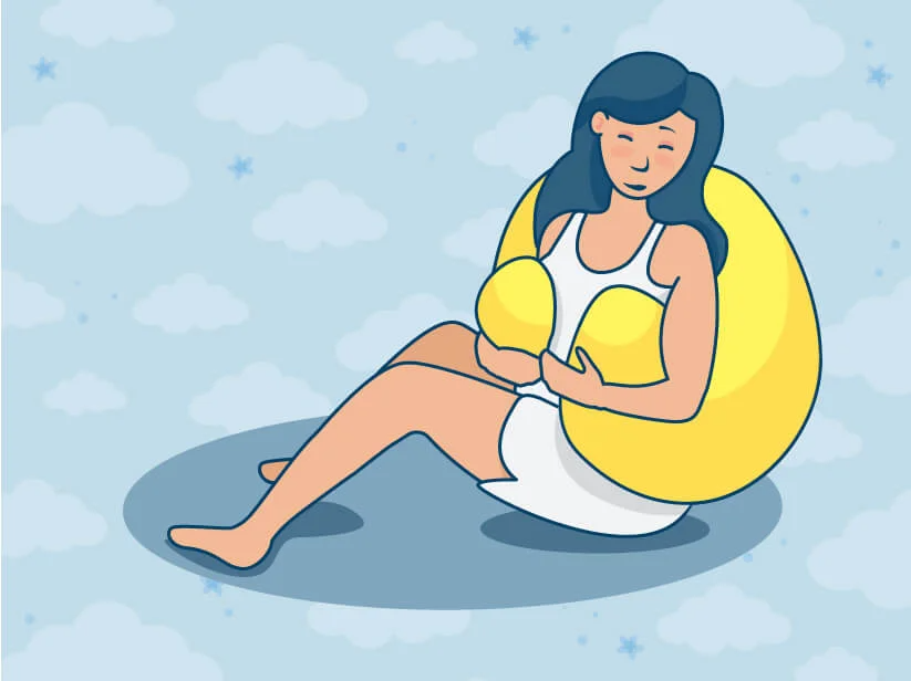 Frau entspannt sich auf gelben Kissen vor einem Wolkenhintergrund.