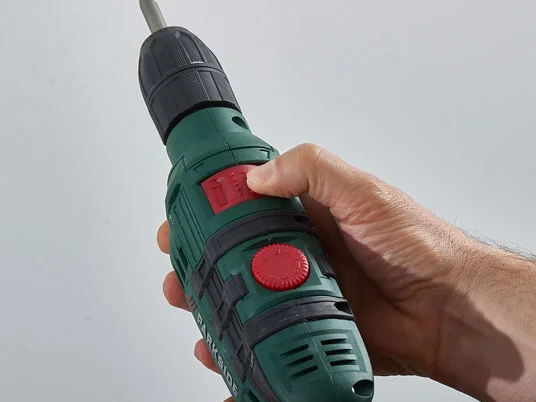 Parkside Bohrmaschine im Einsatz.