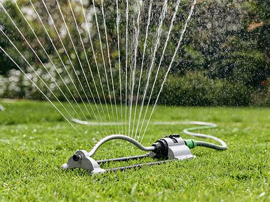Rasensprenger für die Gartenbewässerung.