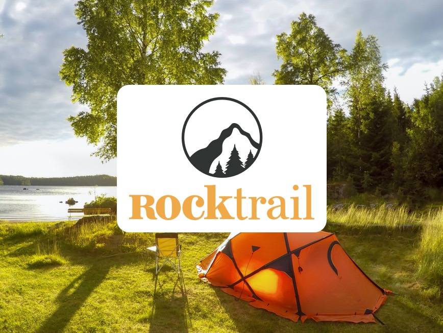Camping: Rocktrail Zelt und Campingstuhl im Freien.