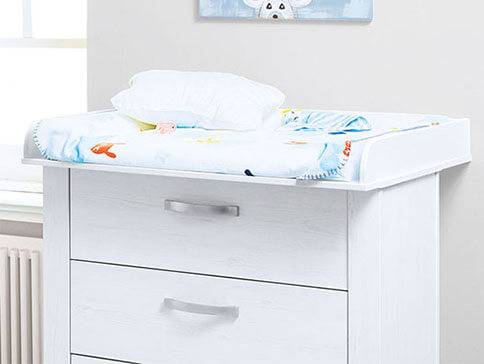 Weiße Kommode mit Wickelauflage, Meeresmotiv