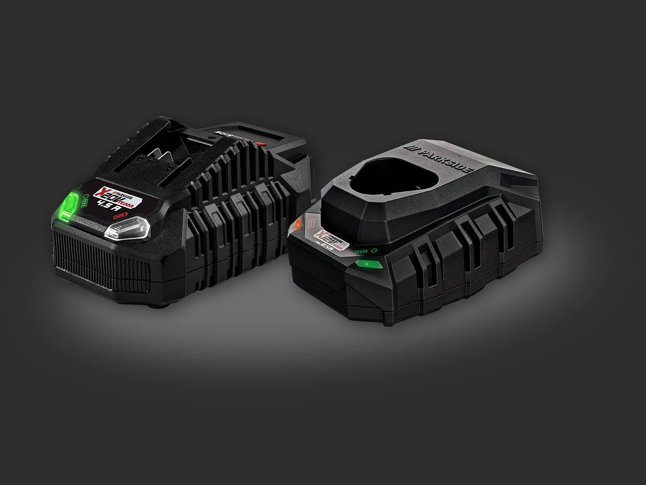 Einhell und Parkside Akkuladegeräte.