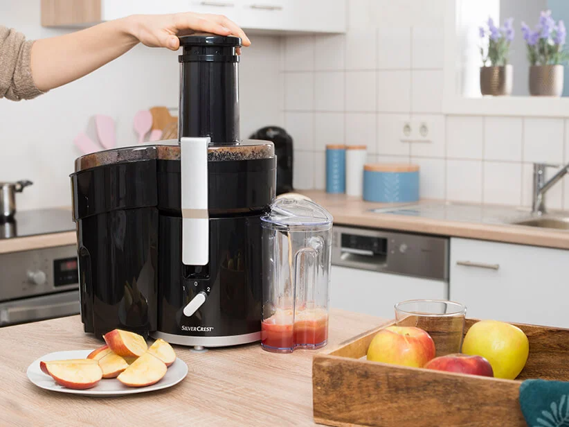 SilverCrest Entsafter, Äpfel und Saft.