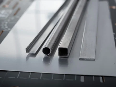 Metallprofile, Rohre und Bleche.