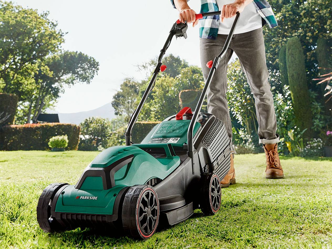 Parkside Rasenmäher im Einsatz.