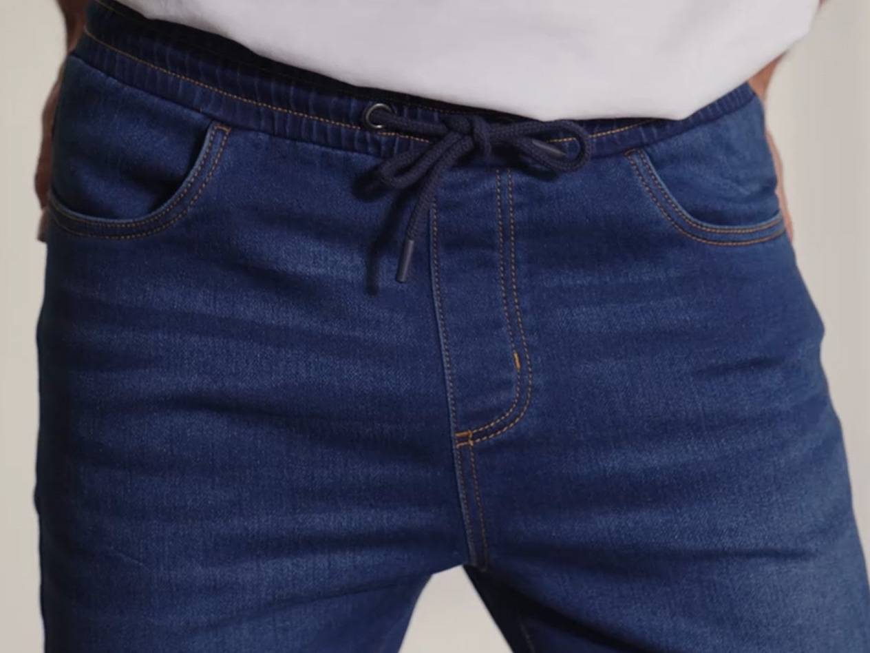 Dunkelblaue Jeans-Jogginghose, elastischer Bund.