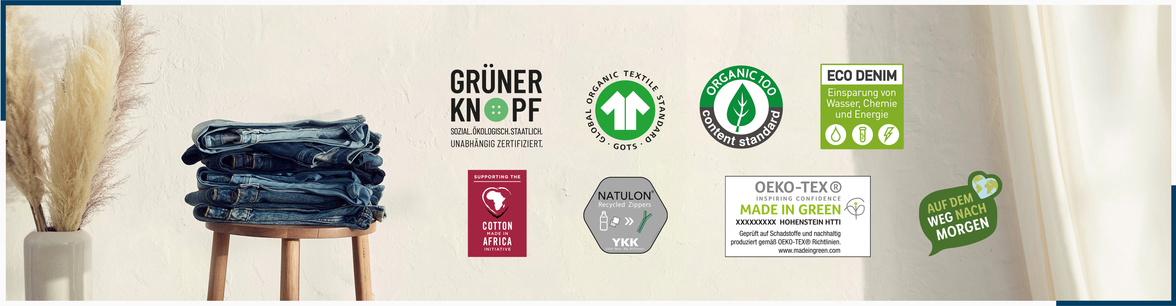 Stapel Jeans, GOTS und Grüner Knopf zertifiziert, sowie weitere Öko-Labels.