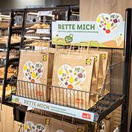 Rewe 'Rette mich' Brottüten und Brot.