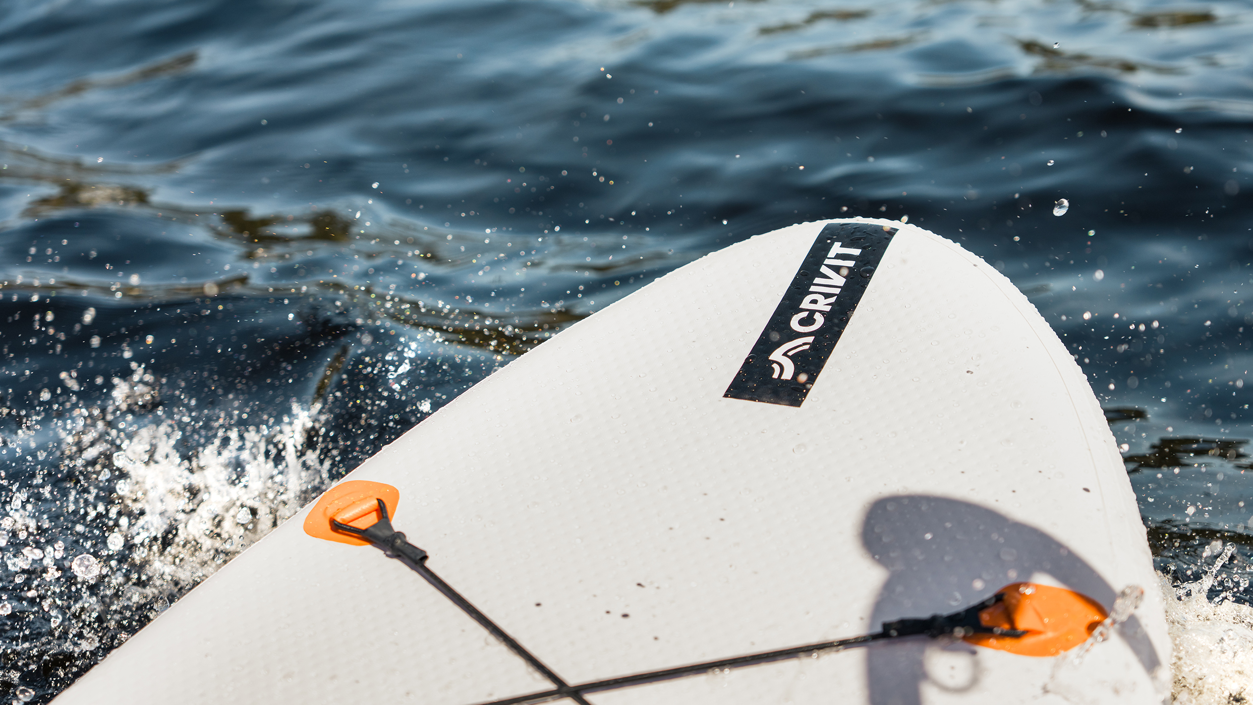 Crivit SUP-Board auf dem Wasser.